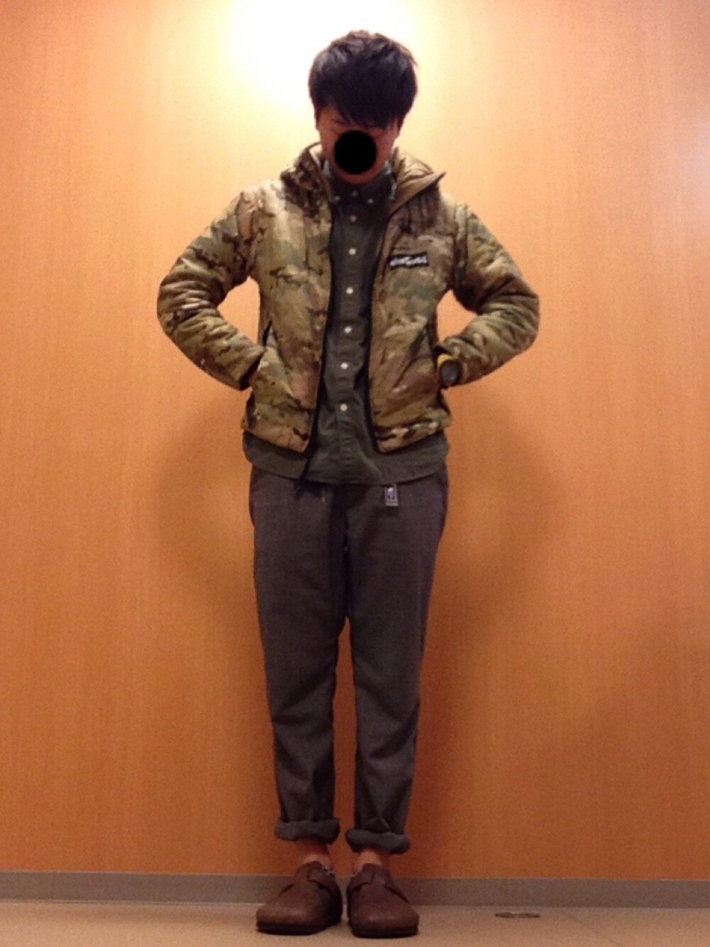 「カモフラ柄アウター、迷彩、WILDTHINGS、birkenstock、THE NORTH FACE PURPLE LABEL」｜「WILD THINGSのアイテム（ナイロンジャケット、その他）」を使った、ラッセルさん（メンズ・166cm）の冬コーディネートの1枚目の写真