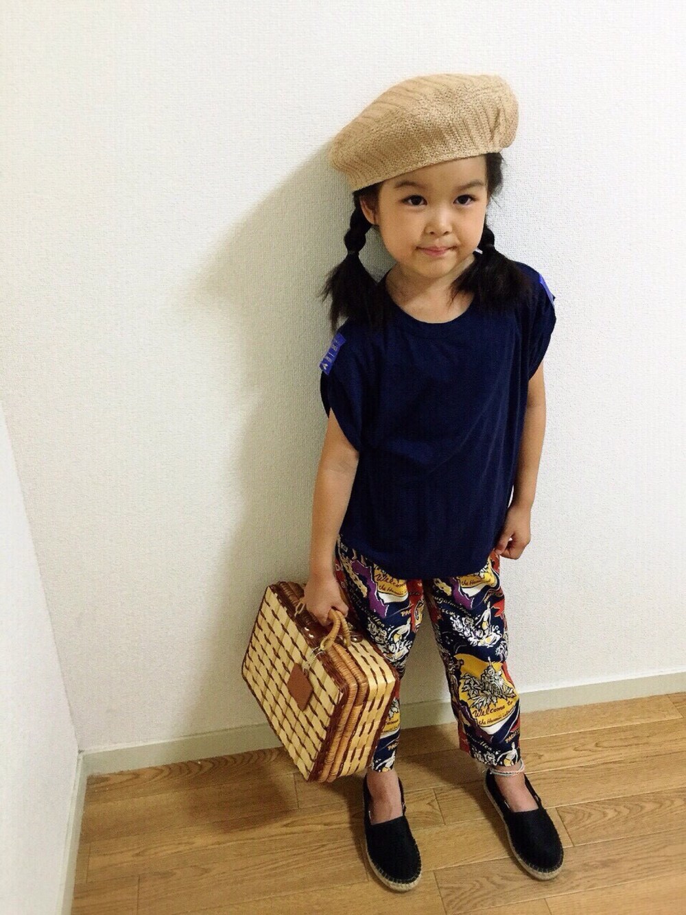 「ハンドメイド、ベレー帽、gotoHollywood、むぎわらベレー帽、kids、キッズコーデ、エスパドリーユ、ZARA KIDS、パンツ、三つ編み」｜「ZARA KIDSのアイテム（その他シューズ、ブラック系）」を使った、oorinonooさん（キッズ・120cm）の夏コーディネートの1枚目の写真