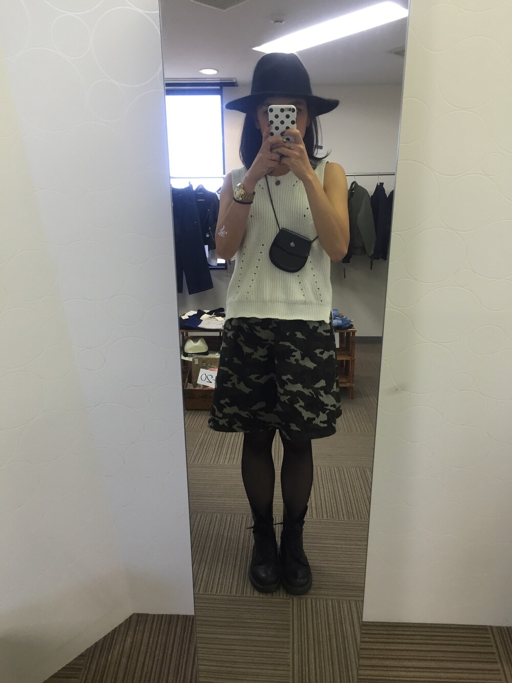 MONさんの「＜澤村花菜さん着用＞ミリタリーギャザーフレアスカート（STYLEST）」を使ったコーディネート