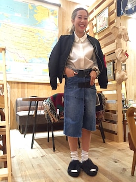 「サンダルに靴下」｜「アイテム（MA-1）」を使った、konomiさん（レディース・158cm）の冬コーディネート