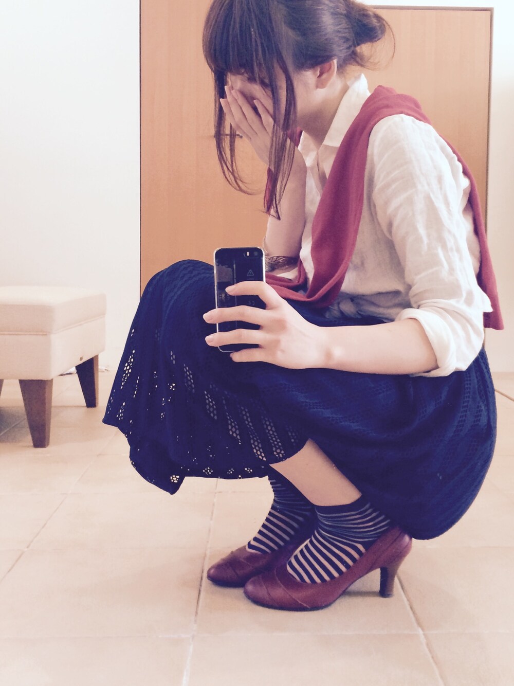 「ミモレ丈スカート、リネンシャツ、赤いカーディガン、プロデューサー巻き、メッシュ、ソックス×パンプス、反省、ハンドメイド」｜「blucieloのアイテム（カーディガン/ボレロ、レッド系）」を使った、かずしおさん（レディース・166cm）の春コーディネートの1枚目の写真