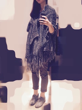 「スキニー」｜「アイテム（ポンチョ）」を使った、かずしおさん（レディース・166cm）の秋コーディネート