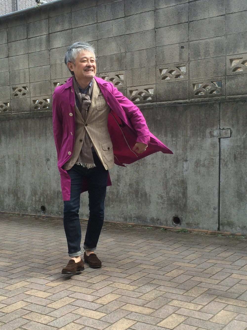 「MACKINTOSH、GAP、united arrows、BARNEYS NEWYORK、BASSETT WALKER、J.M.WESTON」｜「Mackintoshのアイテム（ステンカラーコート、パープル系）」を使った、田中 正さん（メンズ・168cm）の春コーディネートの1枚目の写真