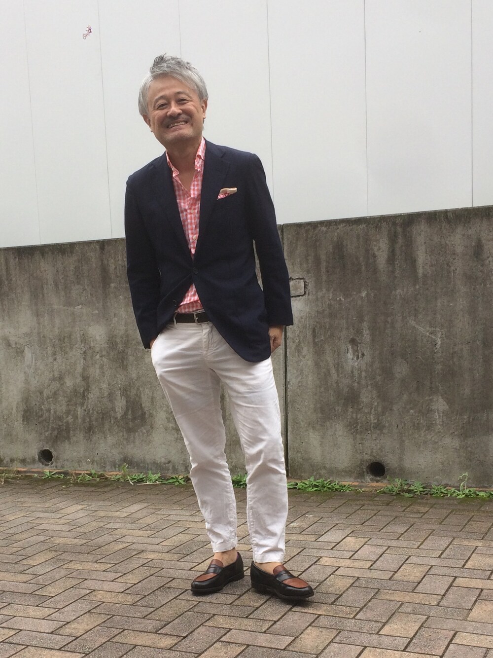 「Sartoria Parma、errico formicola、INCOTEX、Loyld Footwear」｜「Sartoria Parmaのアイテム（テーラードジャケット、ブルー系）」を使った、田中 正さん（メンズ・168cm）の秋コーディネートの1枚目の写真