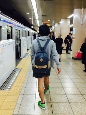 「Nike flyknit」｜「アイテム（Tシャツ/カットソー）」を使った、narumiさん（メンズ・170cm）の秋コーディネート