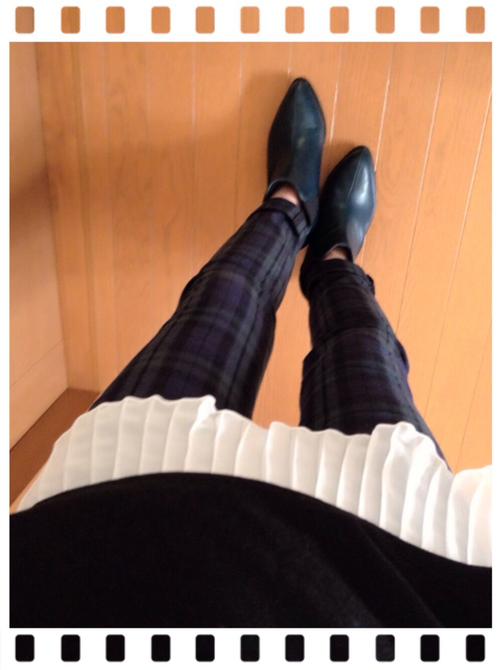 「サイドゴアブーツ、ブルー」｜「しまむらのアイテム（その他パンツ、ブルー系）」を使った、游子さん（レディース・156cm）の秋コーディネートの1枚目の写真
