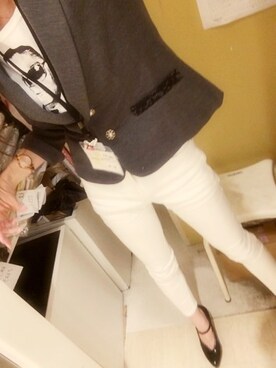「5プレビューのアイテム（Tシャツ/カットソー、ホワイト系）」を使った、伊勢由美子さん（レディース・158cm）の冬コーディネート