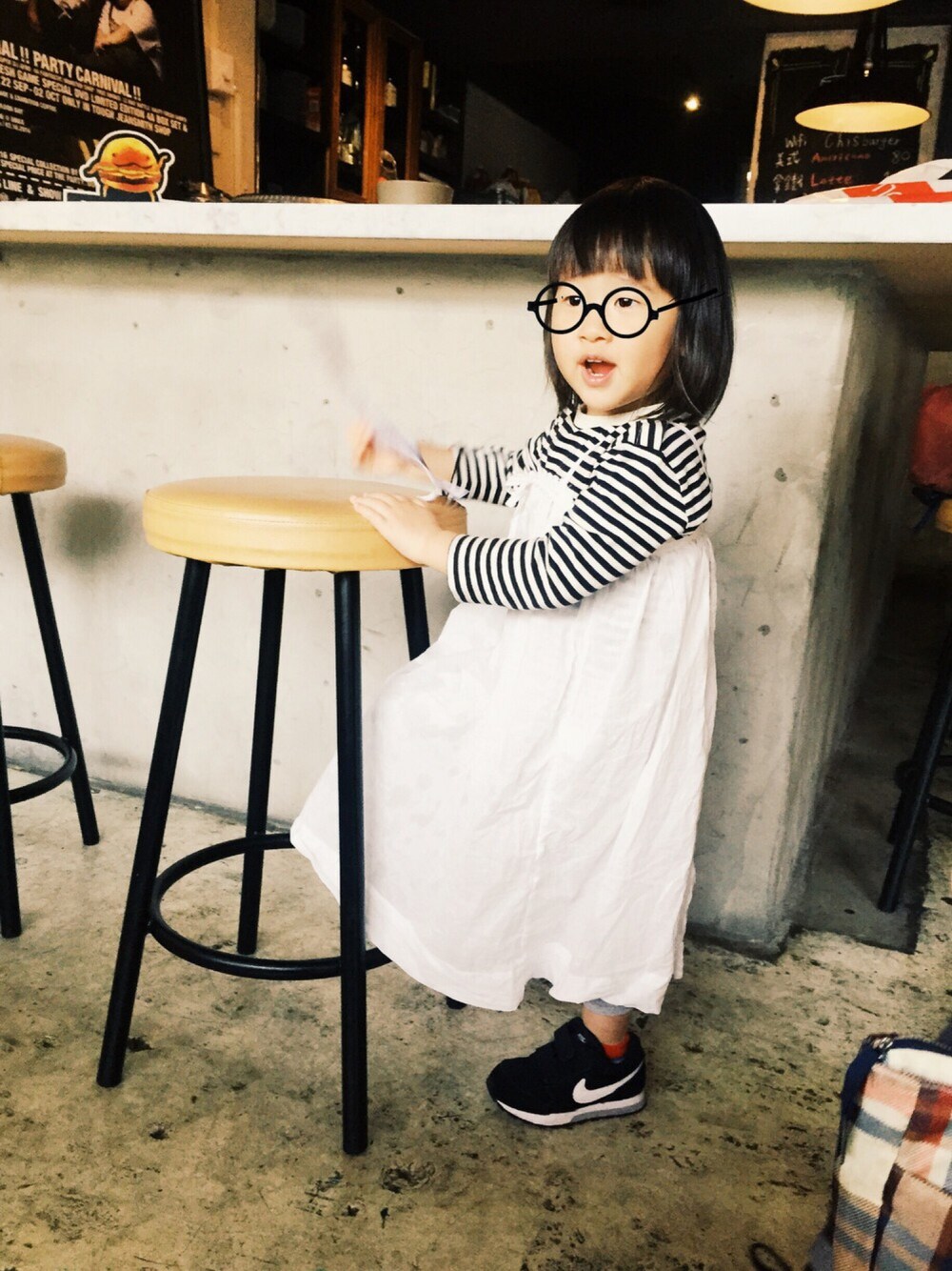 「mujiのアイテム（Tシャツ/カットソー、ブラック系）」を使った、yichiehさん（キッズ・90cm）の春コーディネートの1枚目の写真