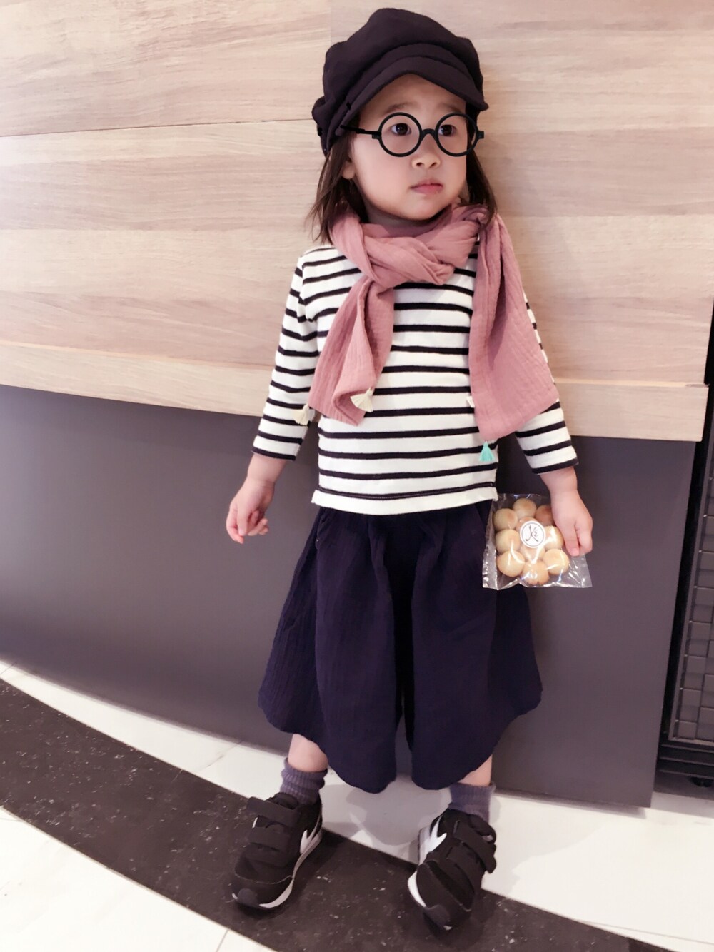 「MUJI Laboのアイテム（Tシャツ/カットソー、ホワイト系）」を使った、yichiehさん（キッズ・90cm）の春コーディネートの1枚目の写真