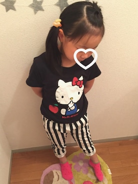 「UNIQLO（ユニクロ）のアイテム（Tシャツ/カットソー、ブラック系）」を使った、ichi✩akaさん（キッズ・130cm）の春コーディネート