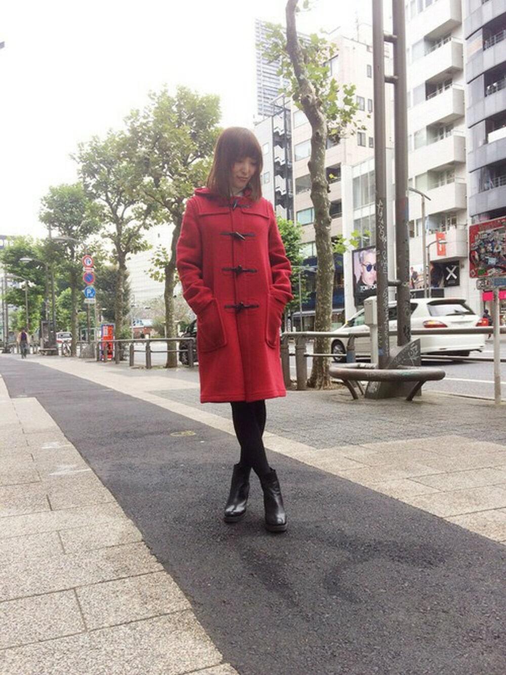「#チェック、#ダッフルコート、#赤、#大人カジュアル、#シンプルコーデ、#ootd、#クレストブリッジ、#CRESTBRIDGE、#ブルーレーベル、#BLUE LABEL」｜「BLUE LABEL CRESTBRIDGEのGloverall コラボレーション Wフェイスメルトン ダッフルコート（その他アウター、レッド系）」を使った、AYAKOさん（レディース・165cm）の秋コーディネートの1枚目の写真