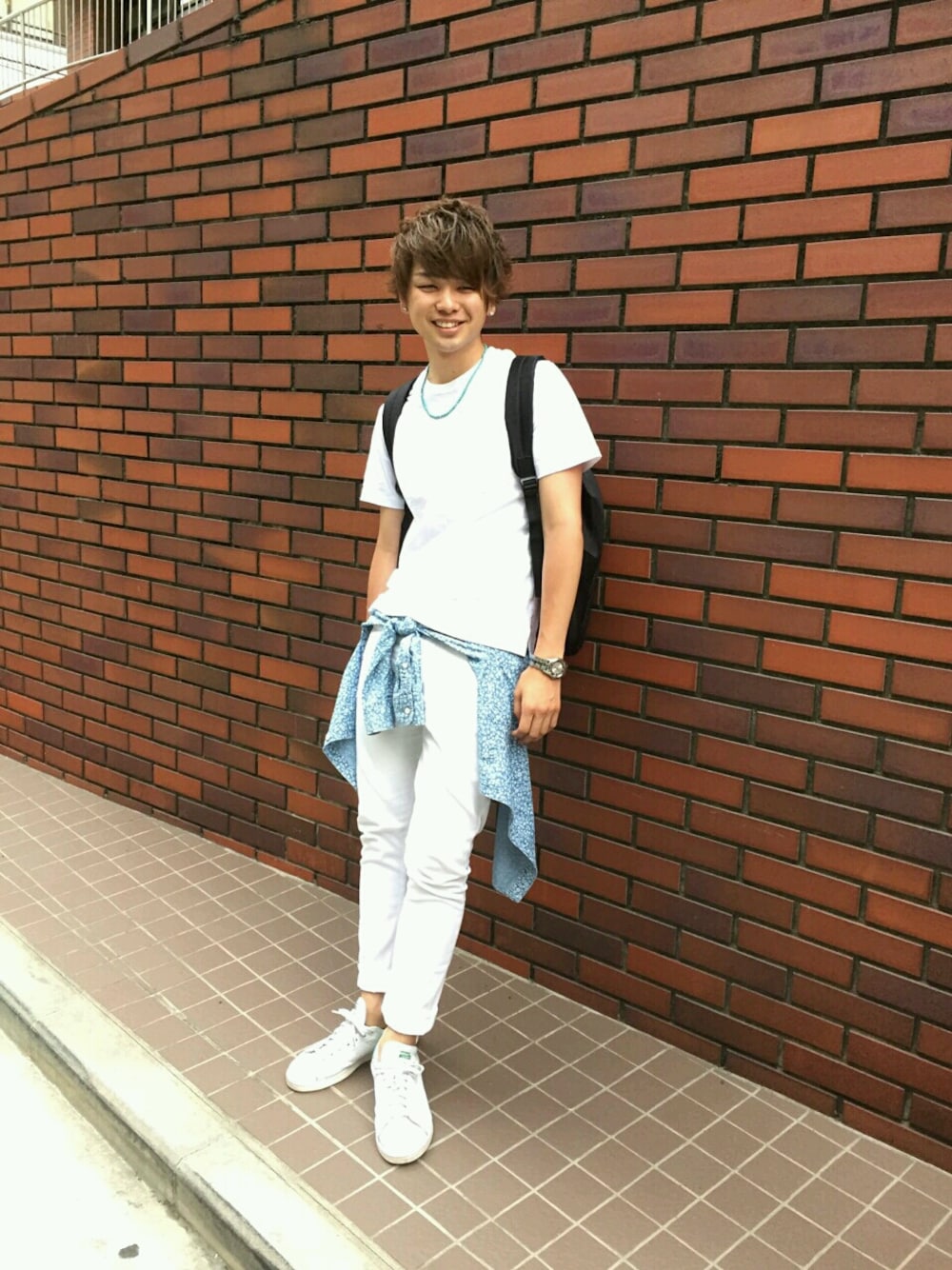 「美容学生、WEGO、stansmith、adidasoriginals、white、ホワイトコーデ」｜「RAGEBLUEの【CAMBER/キャンバー】ポケットTシャツ/533261（Tシャツ/カットソー、ホワイト系）」を使った、tatsuさん（メンズ・172cm）の春コーディネートの1枚目の写真
