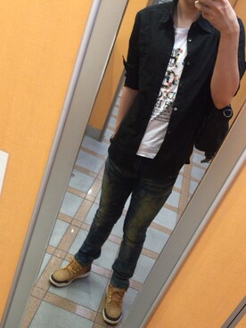 「暗め色」｜「アイテム（スニーカー）」を使った、TOMOYAさん（メンズ・171cm）の秋コーディネート