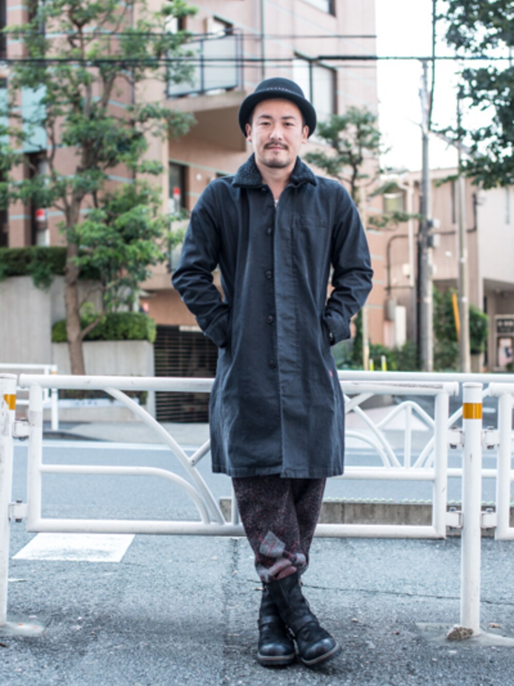 「パンツ、glamb、デニムコート」｜「glambのFarrell boots（ブーツ）」を使った、【glamb】TOMIYAMAさん（メンズ・173cm）の秋コーディネートの1枚目の写真