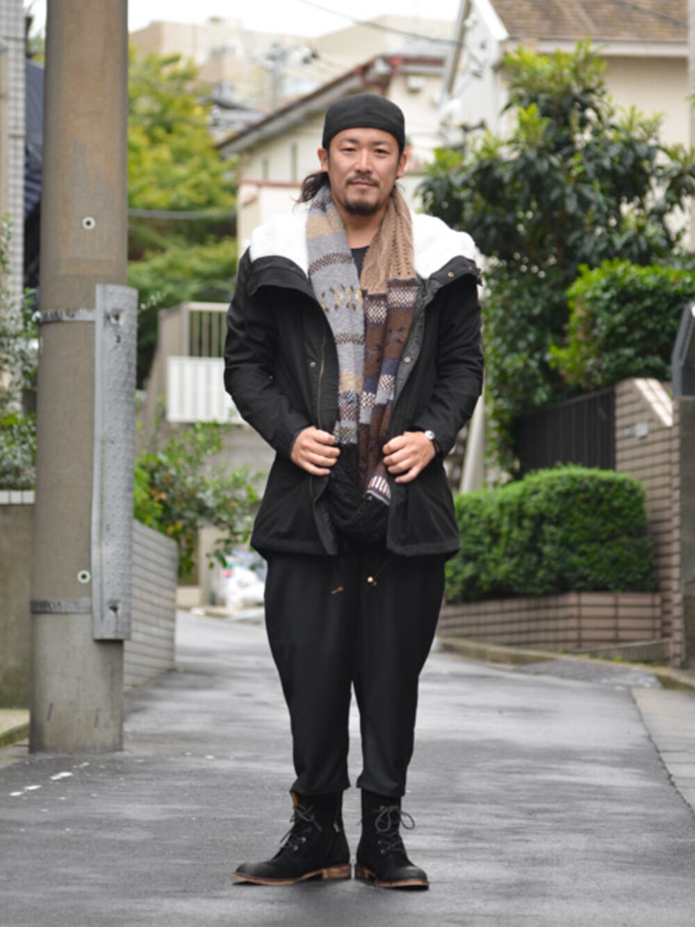 「モッズコート、スヌード、glamb、ワイドパンツ、glamb先行予約」｜「glambのNeedel mods coat（ジャケット/アウター、ブラック系）」を使った、【glamb】TOMIYAMAさん（メンズ・173cm）の秋コーディネートの1枚目の写真