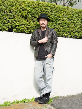 「黒Tシャツ」｜「アイテム（ライダースジャケット）」を使った、【glamb】TOMIYAMAさん（メンズ・173cm）の春コーディネート