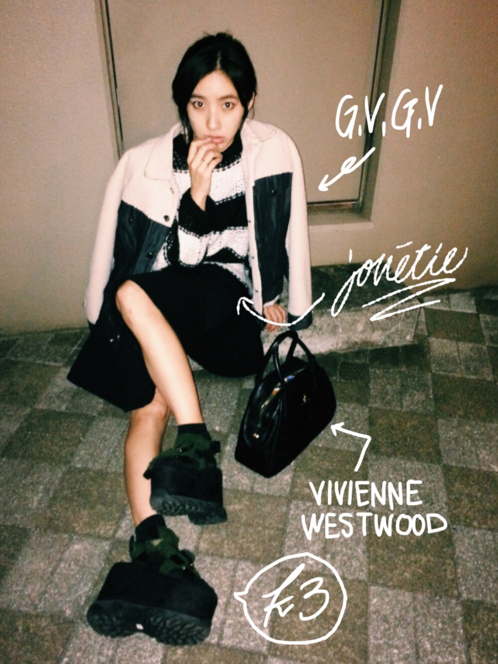「ボア、秋のコーデ、秋、モヘアニット、ニットトップス、カジュアル、Vivienne Westwood」｜「jouetieのモヘアボーダーチュニック（ニット/セーター、ホワイト系）」を使った、中田クルミさん（レディース・168cm）の秋コーディネートの1枚目の写真