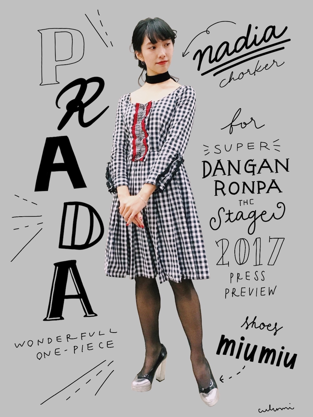 ブラック系のワンピース、ブラック系のパンプス、ブラック系のネックレスを着用したレディースの冬コーディネートの1枚目の写真