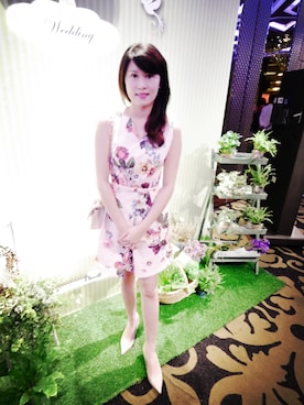 「Ted Baker（テッドベーカー）のアイテム（ワンピース/ドレス）」を使った、Amie Hoさん（レディース・168cm）の春コーディネート