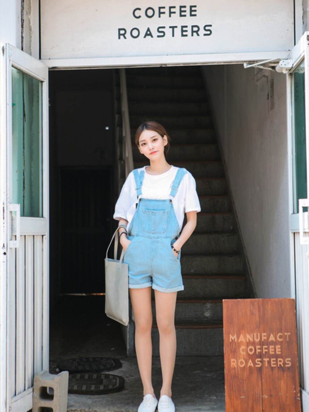 その他のシャツ/ブラウスを着用したレディースの夏コーディネートの1枚目の写真