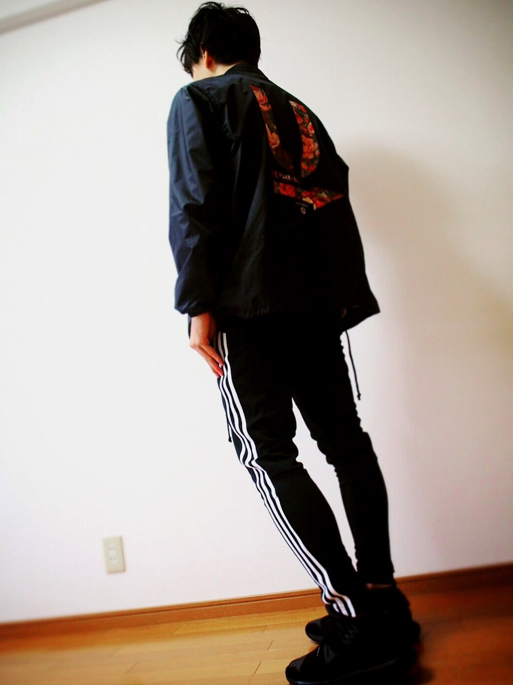 「undercover、parkingginza、adidas、Y-3、RICKOWENS、drkshdw、vetements、DRKSHDW by Rick Owens、ヨウジヤマモト、スキニージャージ」｜「UNDERCOVERのN9205（カバーオール、ブラック系）」を使った、hrgmさん（メンズ・173cm）の秋コーディネートの1枚目の写真