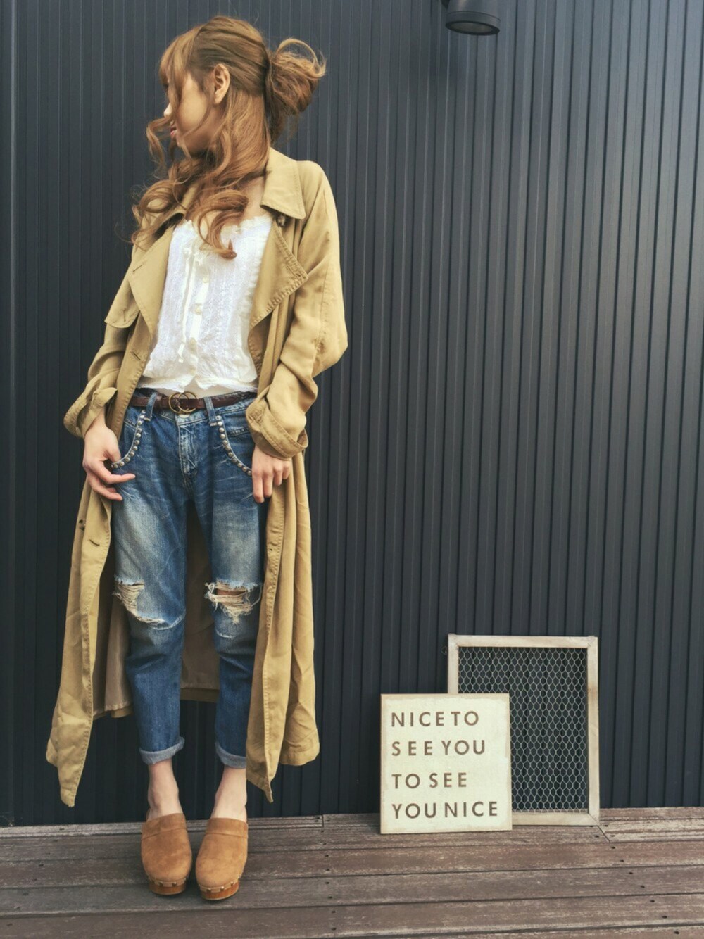「シンプル、カジュアル、大人カジュアル、デニムパンツ、大人コーデ、ドラフトUN、Ungrid、はるコーデ、トレンチコート、WEARBOOKエントリー」｜「Ungridの【Lady like】ﾃﾝｾﾙﾛﾝｸﾞﾄﾚﾝﾁｺｰﾄ（トレンチコート、イエロー系）」を使った、清水夏姫さん（レディース・160cm）の春コーディネートの1枚目の写真