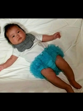 「H&M（エイチ・アンド・エム）のアイテム（Tシャツ/カットソー、ホワイト系）」を使った、mylabooさん（キッズ・90cm）の冬コーディネート