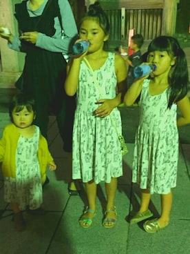 「さやちん本舗のアイテム（スニーカー、シルバー系）」を使った、mylabooさん（キッズ・90cm）の夏コーディネート