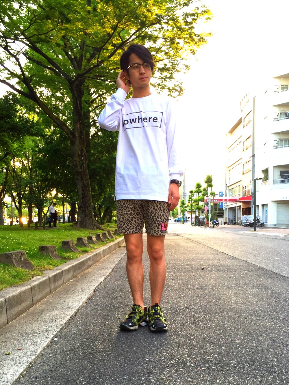 「夏コーデ、春コーデ、street、白Tシャツ、サングラス、wasted、THRASHER、reebok、pompfury、白コーデ」｜「wastedのアイテム（Tシャツ/カットソー、ホワイト系）」を使った、まるさん（メンズ・179cm）の夏コーディネートの1枚目の写真