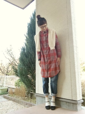 「肩掛け」｜「アイテム（シャツワンピース）」を使った、みっちさん（レディース・168cm）の春コーディネート