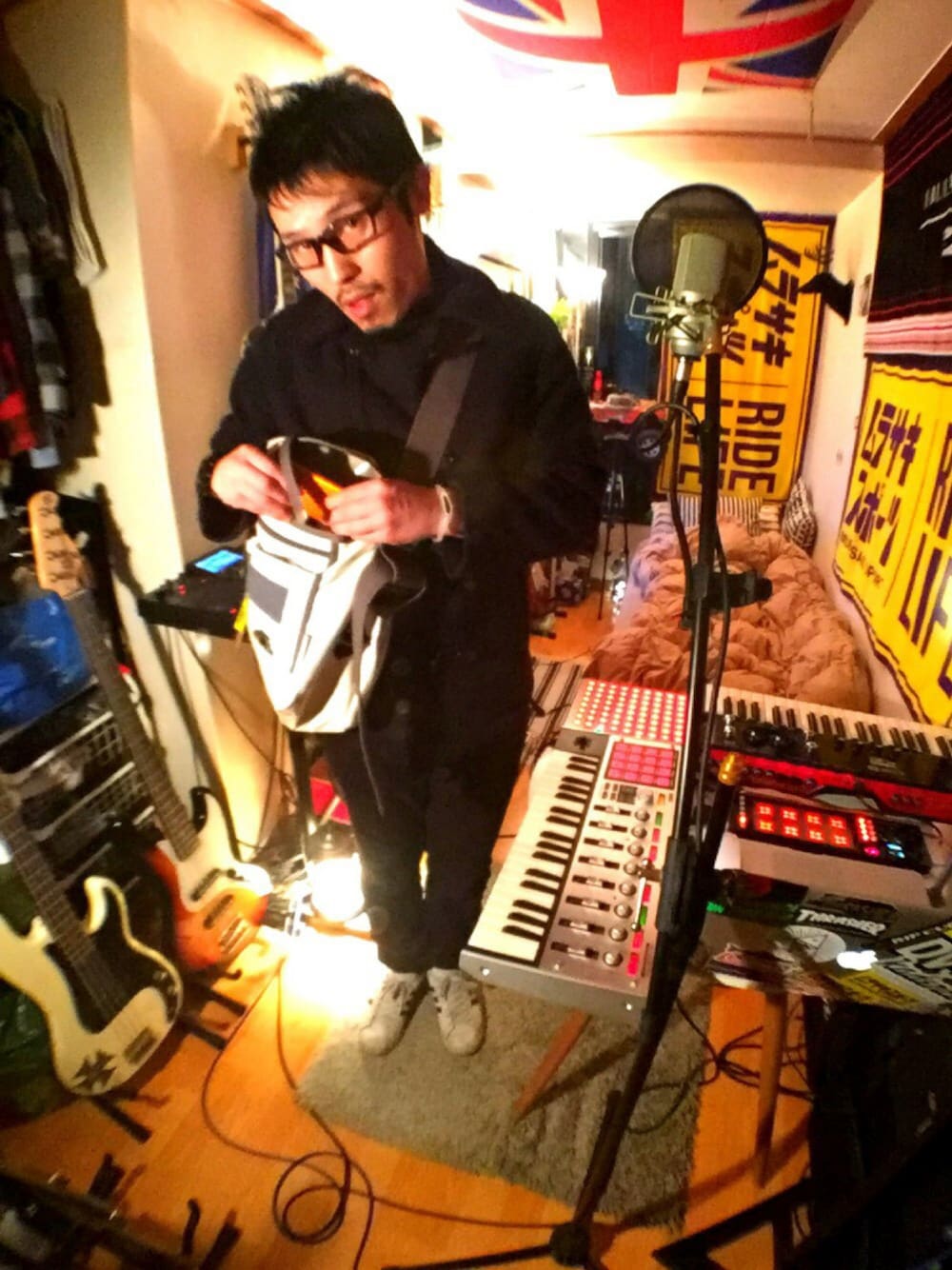 「OBEY、Oakley、PORTER、adidas、SPIEWAK 、スニーカー、ピーコート、めがね」｜「SPIEWAKのアイテム（ピーコート、ブルー系）」を使った、Interpreterさん（メンズ・174cm）の冬コーディネートの1枚目の写真