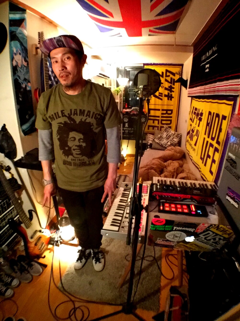 「カーキ、Tシャツ、adidas、rvca、HUF」｜「Bad Assのアイテム（Tシャツ/カットソー、グリーン系）」を使った、Interpreterさん（メンズ・174cm）の春コーディネートの1枚目の写真