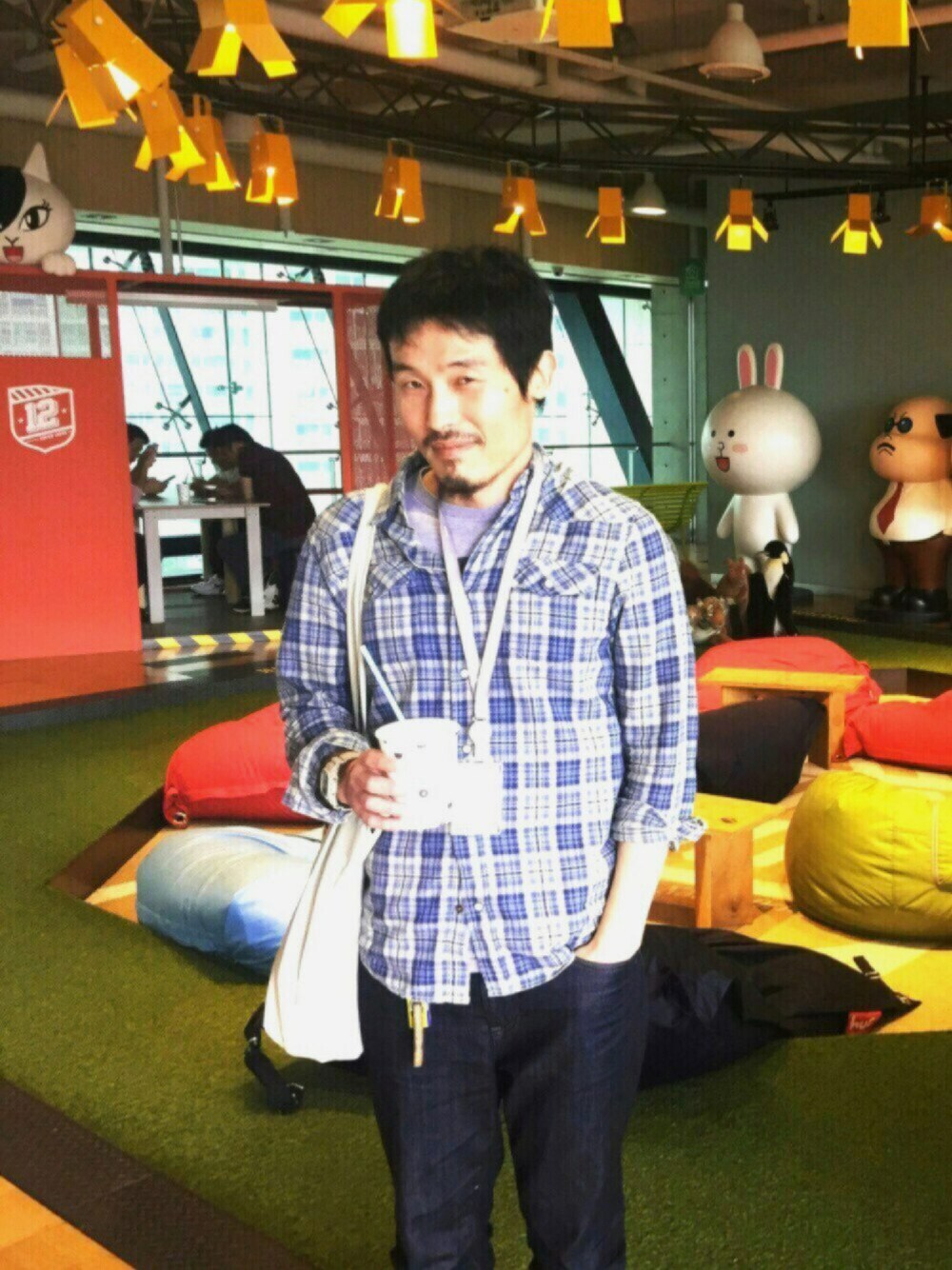 「夏、ラクチンコーデ、オトナカジュアル、シャツ、summer、デニムパンツ、Hurley、VOLCOM、ecobag、patagonia」｜「Hurley のアイテム（シャツ/ブラウス、ブルー系）」を使った、Interpreterさん（メンズ・174cm）の春コーディネートの1枚目の写真