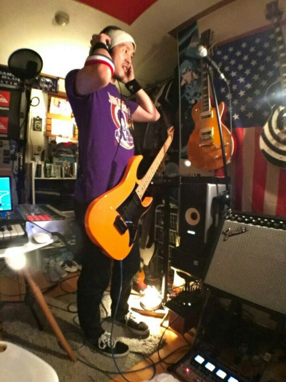 「夏コーデ、デニム、Tシャツ、ロック、ロックT、スニーカー、VANS、Jimi Hendrix、VOLCOM」｜「Jimi Hendrix Officialのアイテム（Tシャツ/カットソー、パープル系）」を使った、Interpreterさん（メンズ・174cm）の夏コーディネートの1枚目の写真