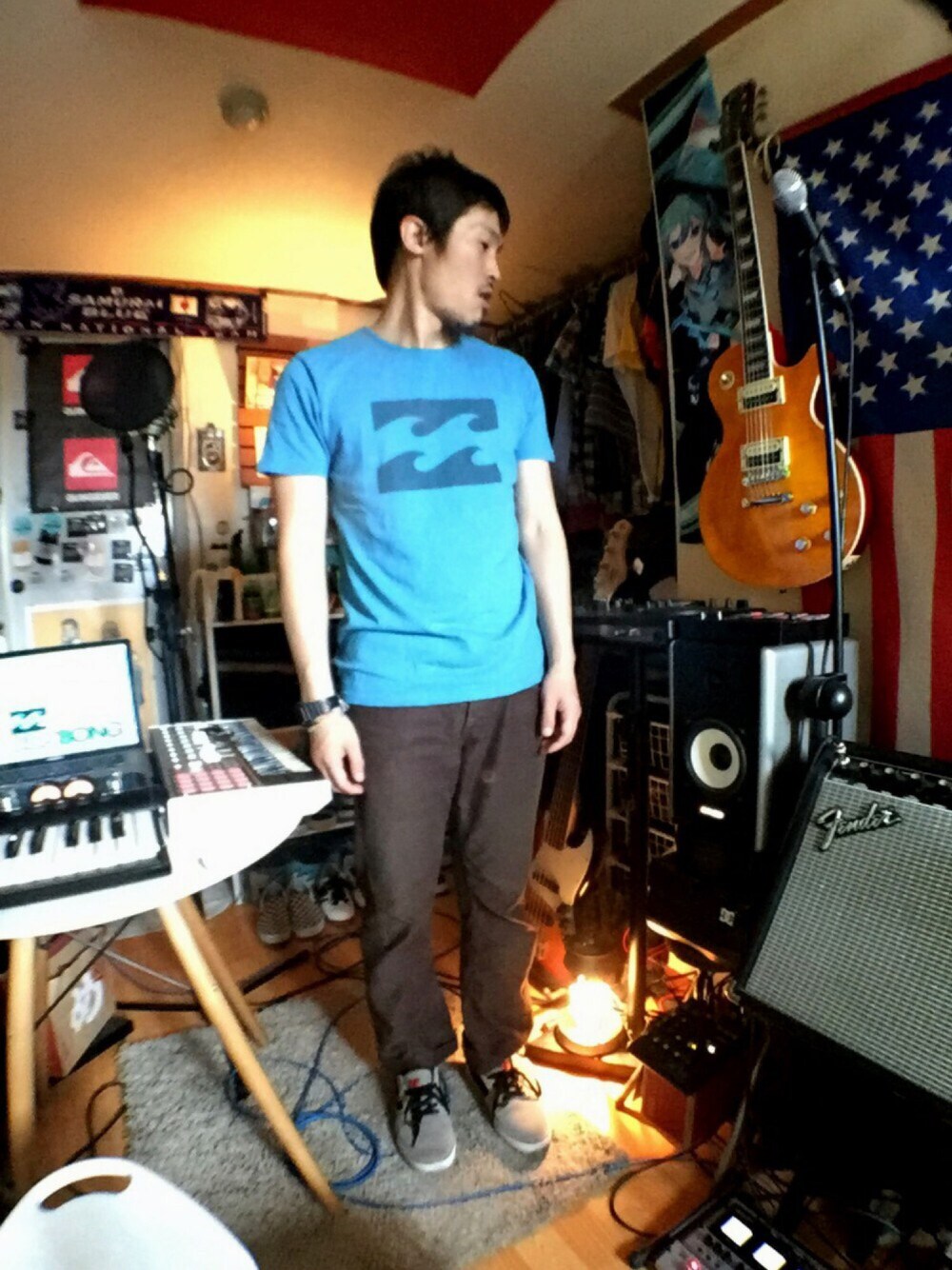 「夏コーデ、Tシャツ、スニーカー、カジュアル、BILLABONG、DCSHOES、G-SHOCK、rvca」｜「BILLABONGのアイテム（Tシャツ/カットソー、ブルー系）」を使った、Interpreterさん（メンズ・174cm）の夏コーディネートの1枚目の写真