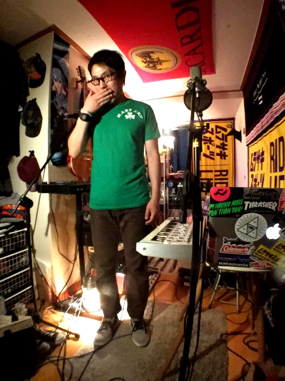 「夏、休日スタイル、Tシャツ、スニーカー、めがね、rvca、G-SHOCK、DCSHOES、Oakley」｜「🍀Another Shot🍀のアイテム（トップス、グリーン系）」を使った、Interpreterさん（メンズ・174cm）の夏コーディネートの1枚目の写真