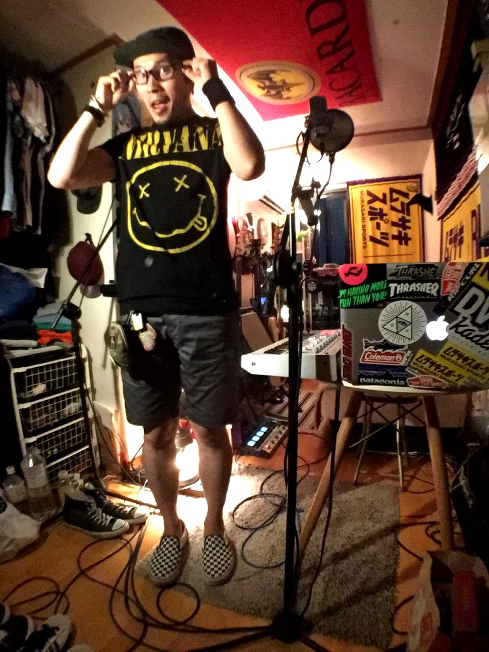 「夏、NIRVANA、Tシャツ、ハーフパンツ、スニーカー、キャップ、supreme、rvca、H&M、VANS」｜「H&Mのアイテム（Tシャツ/カットソー、ブラック系）」を使った、Interpreterさん（メンズ・174cm）の夏コーディネートの1枚目の写真