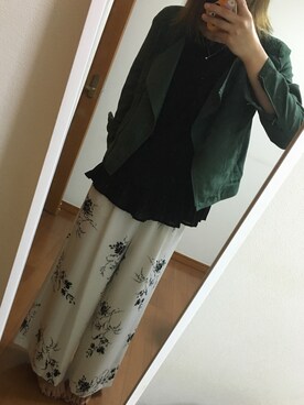 「カーキ色」｜「アイテム（ブラック系）」を使った、MEさん（レディース・160cm）の秋コーディネート
