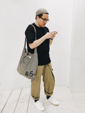 「45R（フォーティファイブアール）のアイテム（バッグ）」を使った、Moris Fungさん（メンズ・173cm）の秋コーディネート