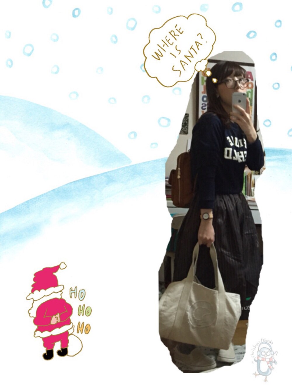 ブルー系のスウェット、ベージュ系のスカート、ベージュ系のスニーカーを着用したレディースの冬コーディネートの1枚目の写真