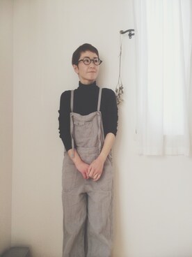 「黒タートルネック」｜「アイテム（サロペット/オーバーオール）」を使った、Rihoさん（レディース・151cm）の冬コーディネート