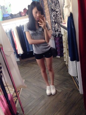 閻妍さんのコーディネート