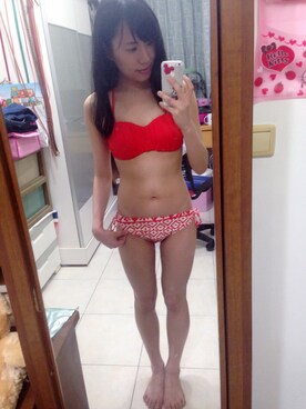 「アイテム（水着、レッド系）」を使った、閻妍さん（レディース・158cm）の春コーディネート