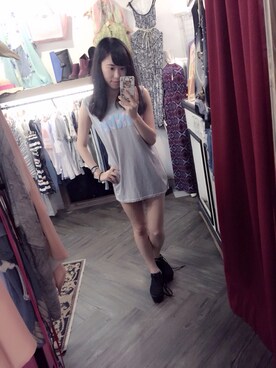 閻妍さんのコーディネート