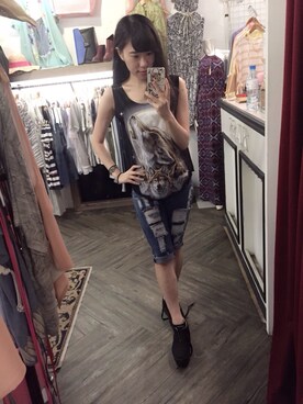 閻妍さんのコーディネート