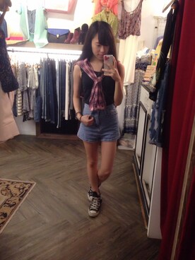 閻妍さんのコーディネート