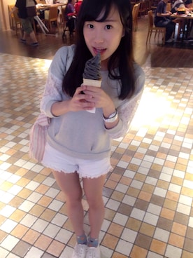 閻妍さんのコーディネート