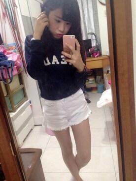 閻妍さんのコーディネート