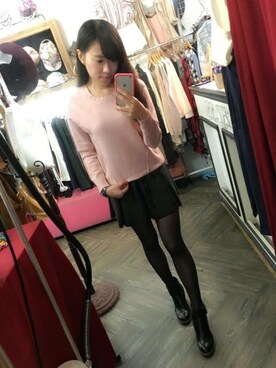 閻妍さんのコーディネート