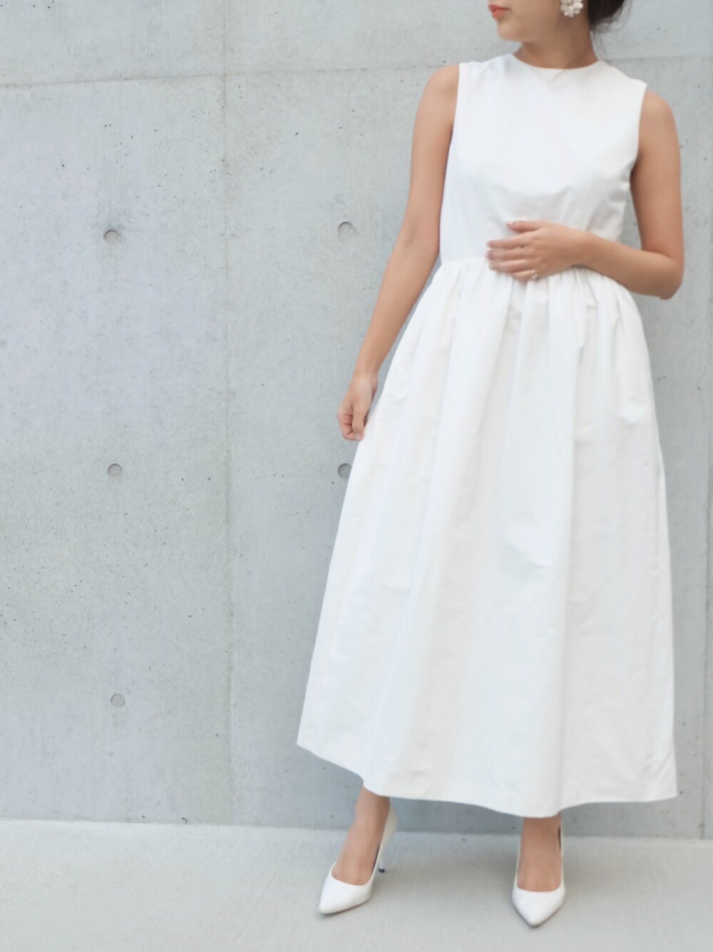 「ホワイト、白、結婚式、結婚式二次会スタイル、リゾートスタイル、結婚式スタイル、ウエディングドレス」｜「kaeneのレース合わせ ロングワンピース（ドレス、ホワイト系）」を使った、kaeneSTAFFさん（レディース・155cm）の冬コーディネートの1枚目の写真